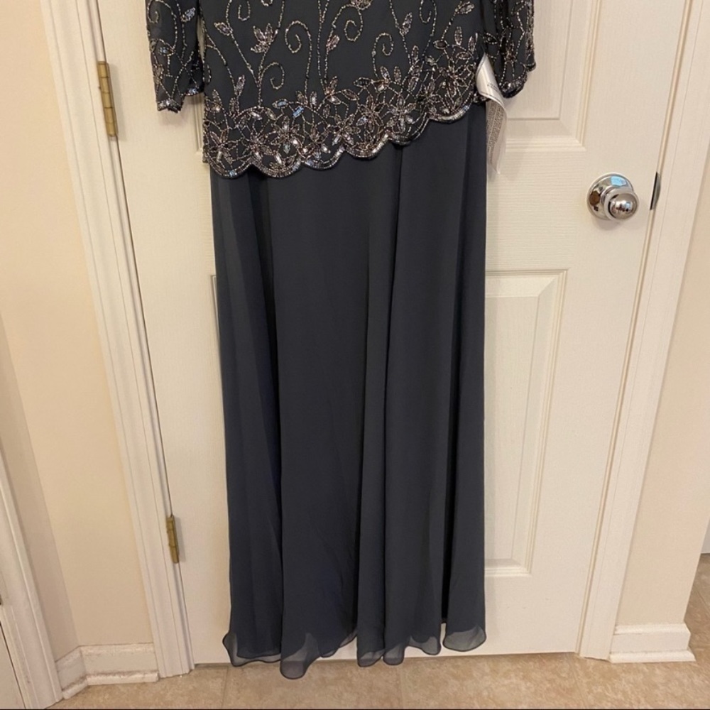 J Kara Illusion 3/4-sleeve Beaded-Overlay Gown in Gunmetal Metallic - Picture 7 of 9